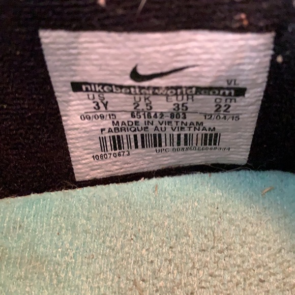 Kids 3Y Nike soccer cleats - Picture 4 of 6